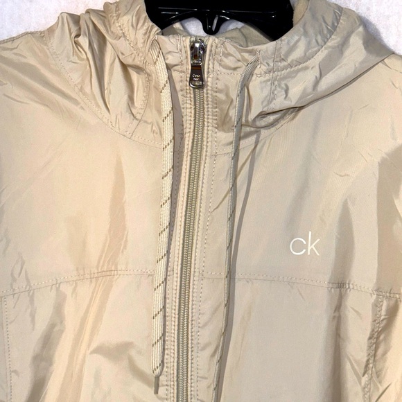 Calvin Klein Men’s Raincoat Jacket Sz M Hooded Beige Full Zip Two Pockets - Picture 2 of 13